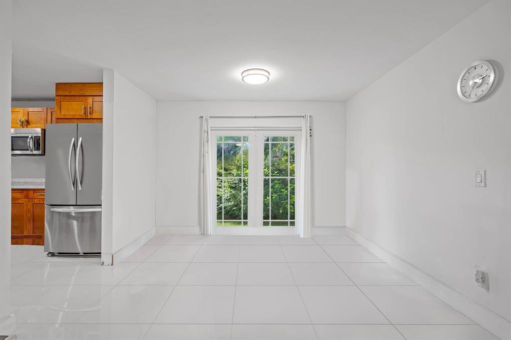 DORAL LAKES - Residential