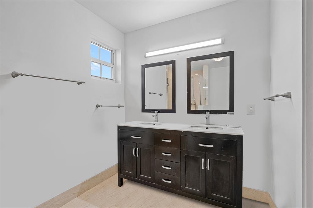 DORAL LAKES - Residential