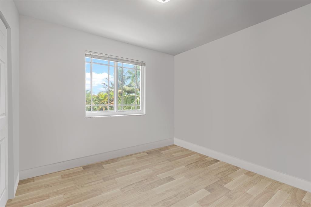 DORAL LAKES - Residential