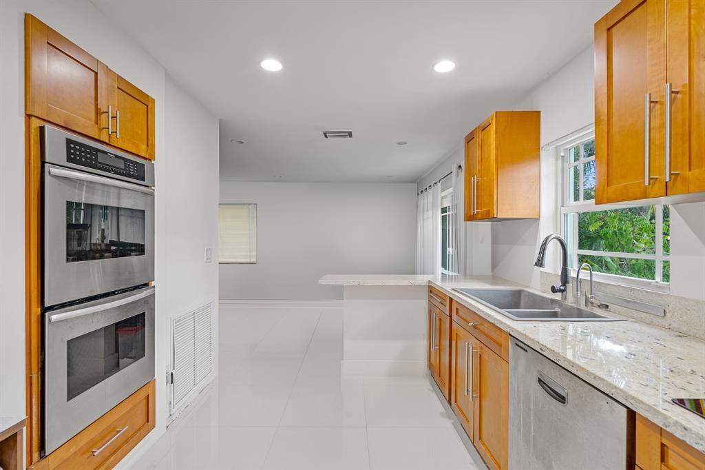 DORAL LAKES - Residential