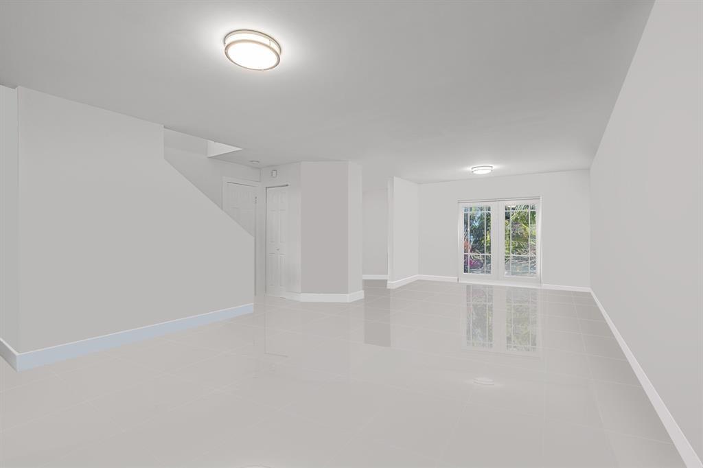 DORAL LAKES - Residential