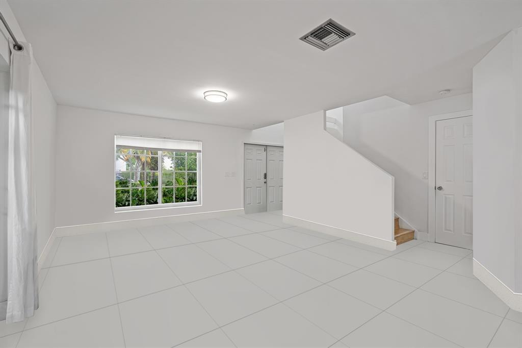 DORAL LAKES - Residential