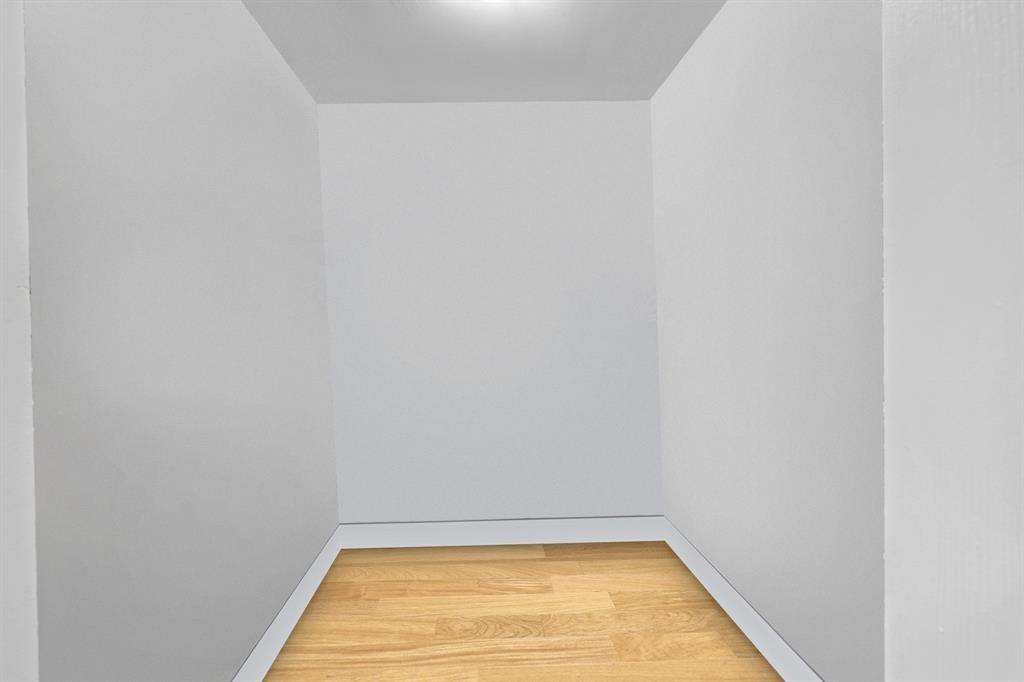 DORAL LAKES - Residential