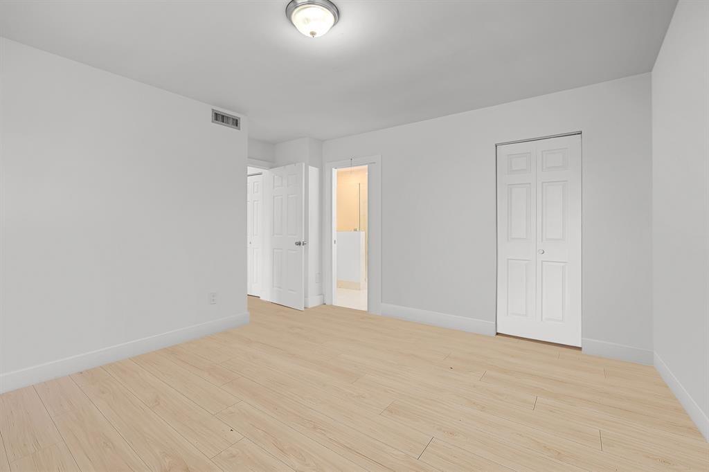 DORAL LAKES - Residential