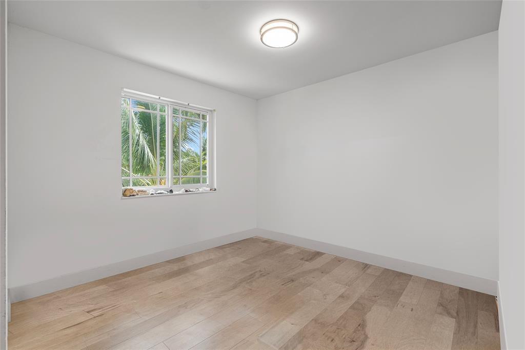 DORAL LAKES - Residential