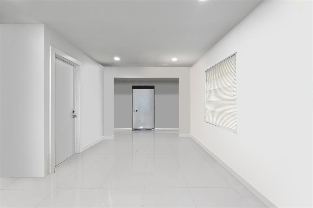 DORAL LAKES - Residential