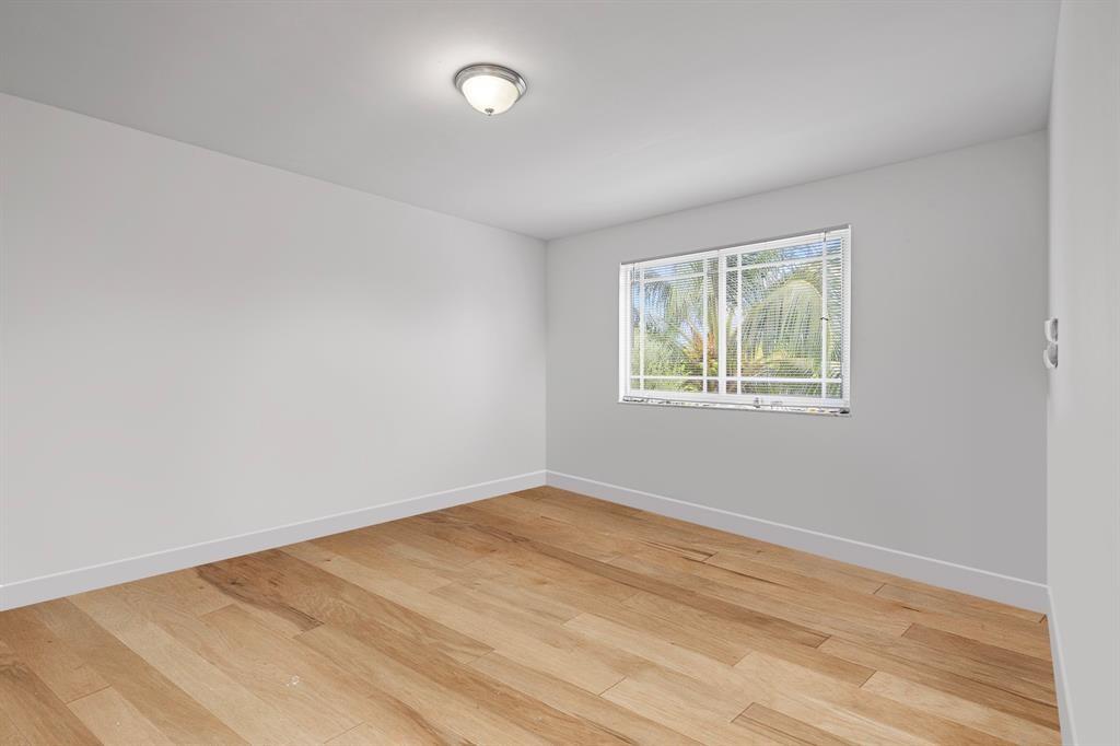 DORAL LAKES - Residential