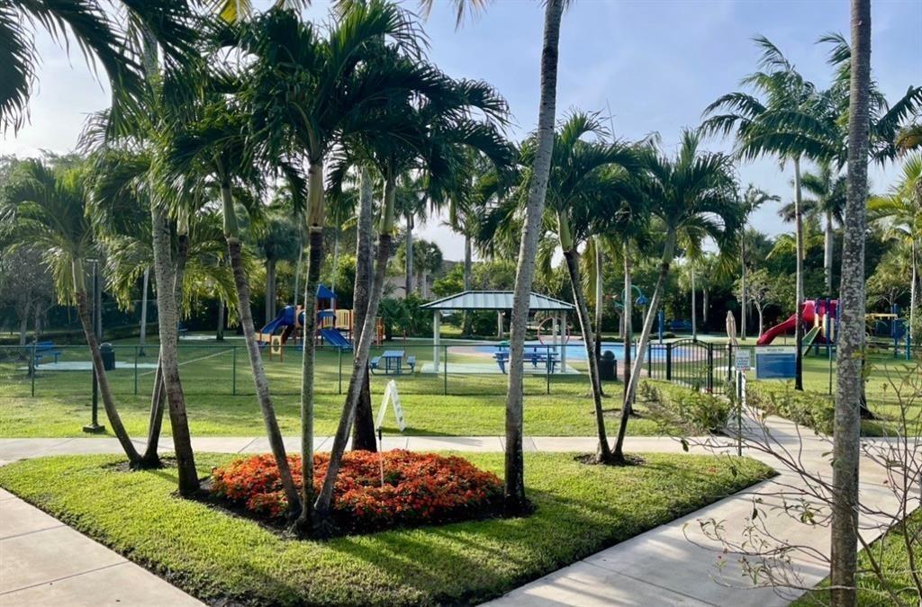 DORAL LAKES - Residential