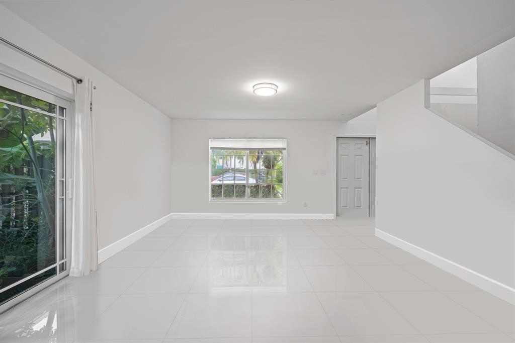 DORAL LAKES - Residential