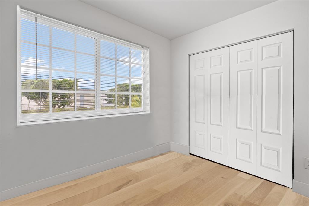 DORAL LAKES - Residential