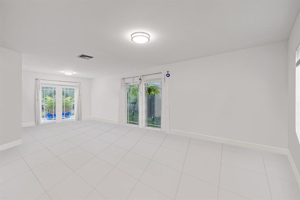 DORAL LAKES - Residential