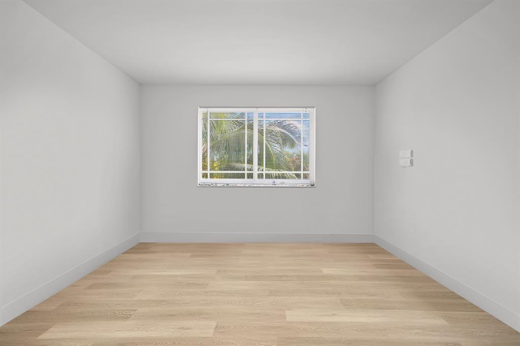 DORAL LAKES - Residential