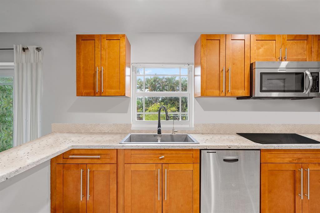 DORAL LAKES - Residential