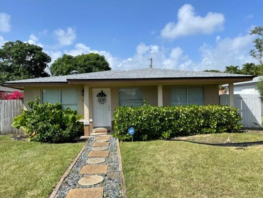 Spacious 2 BED/2 BATH walking distance to the beach.  Just over 1700 sf with large yard and screened patio and features a cozy fireplace.  Kitchen and baths updated in the past.  Kitchen has granite countertops and stainless steel appliances, stacked washer/dryer inside.  Tile floors thru-out with lots of windows and natural light.  Large fenced yard with big shade tree, get for pets and kids to roam around.  Desirable east of US1 neighborhood, close to beach, shopping and dining.