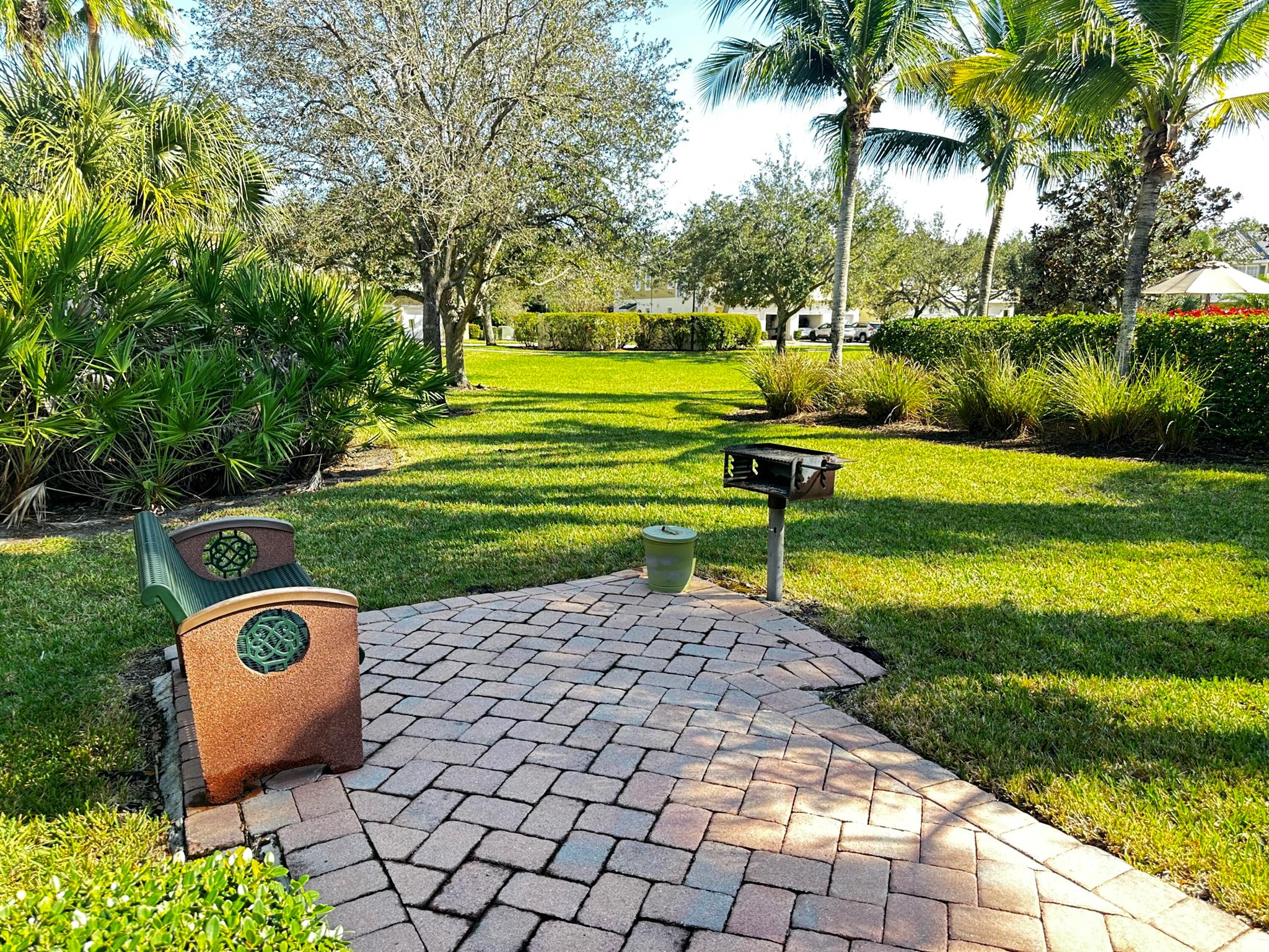 LEXINGTON LAKES - Residential