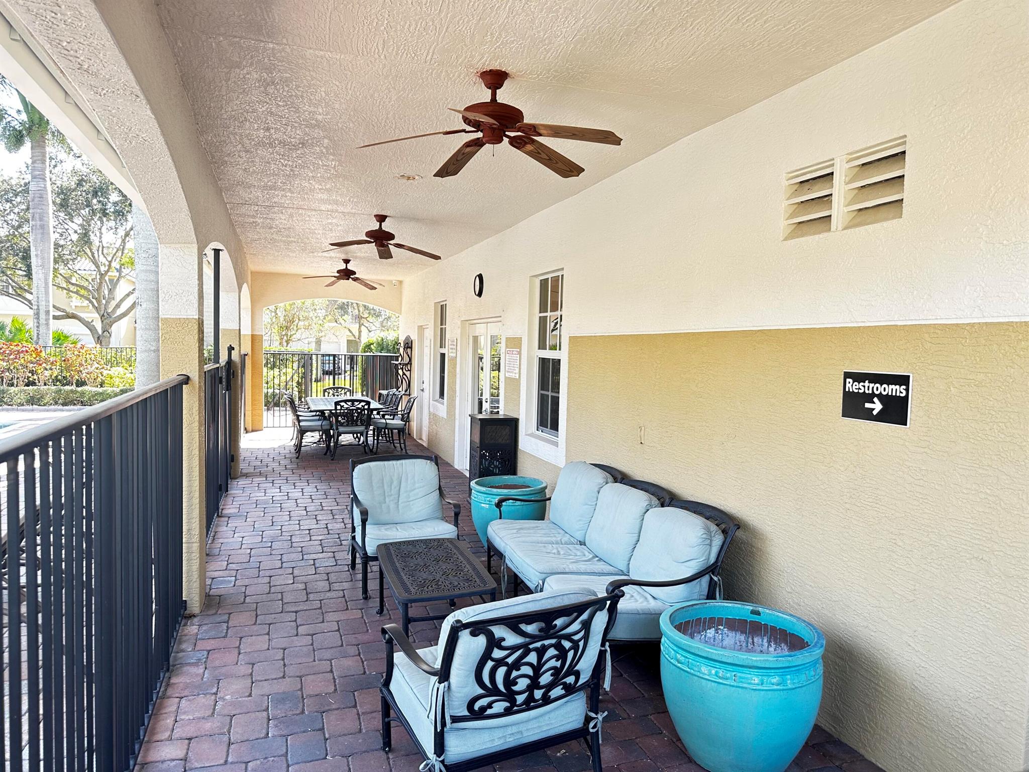 LEXINGTON LAKES - Residential