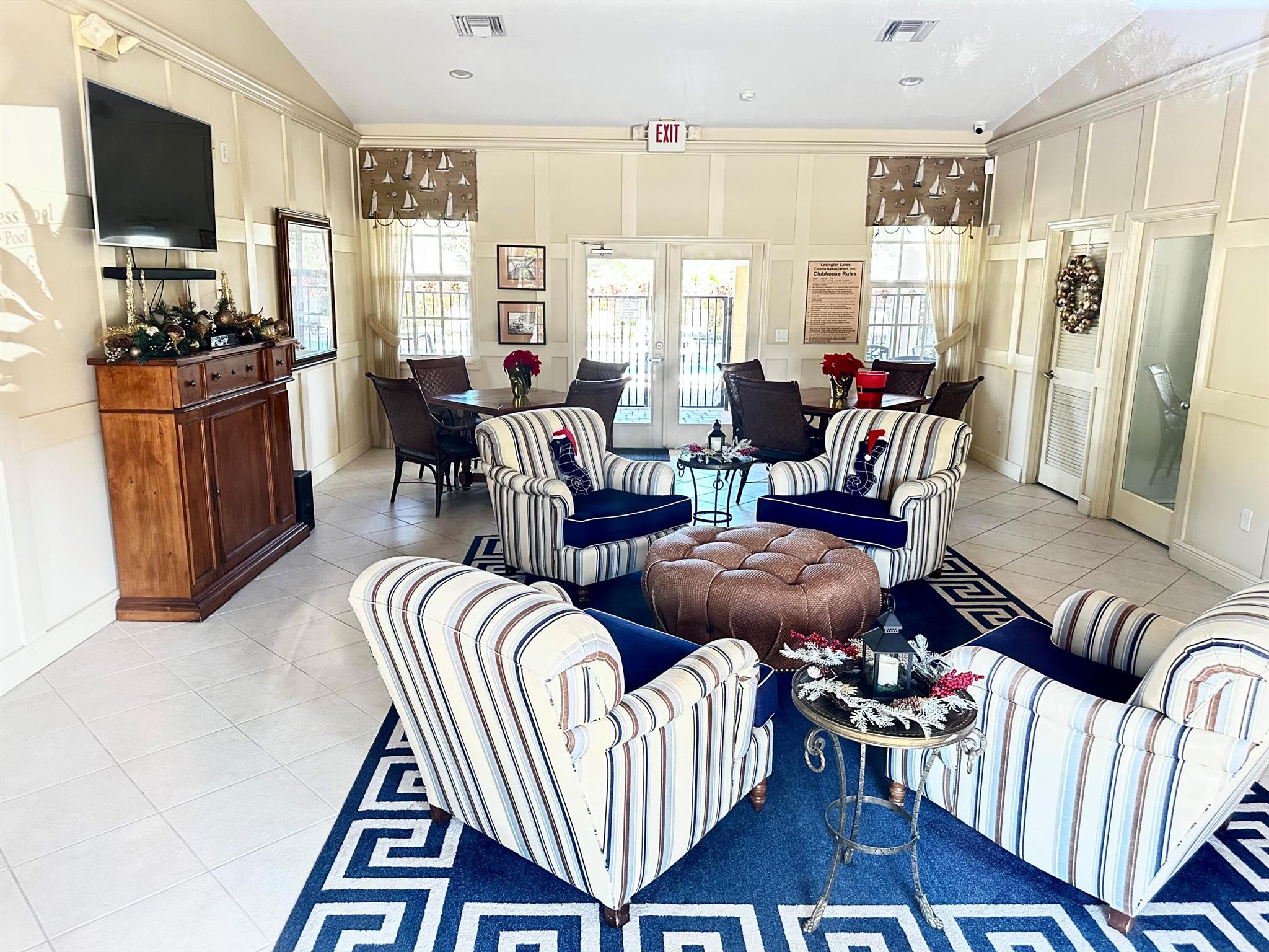 LEXINGTON LAKES - Residential