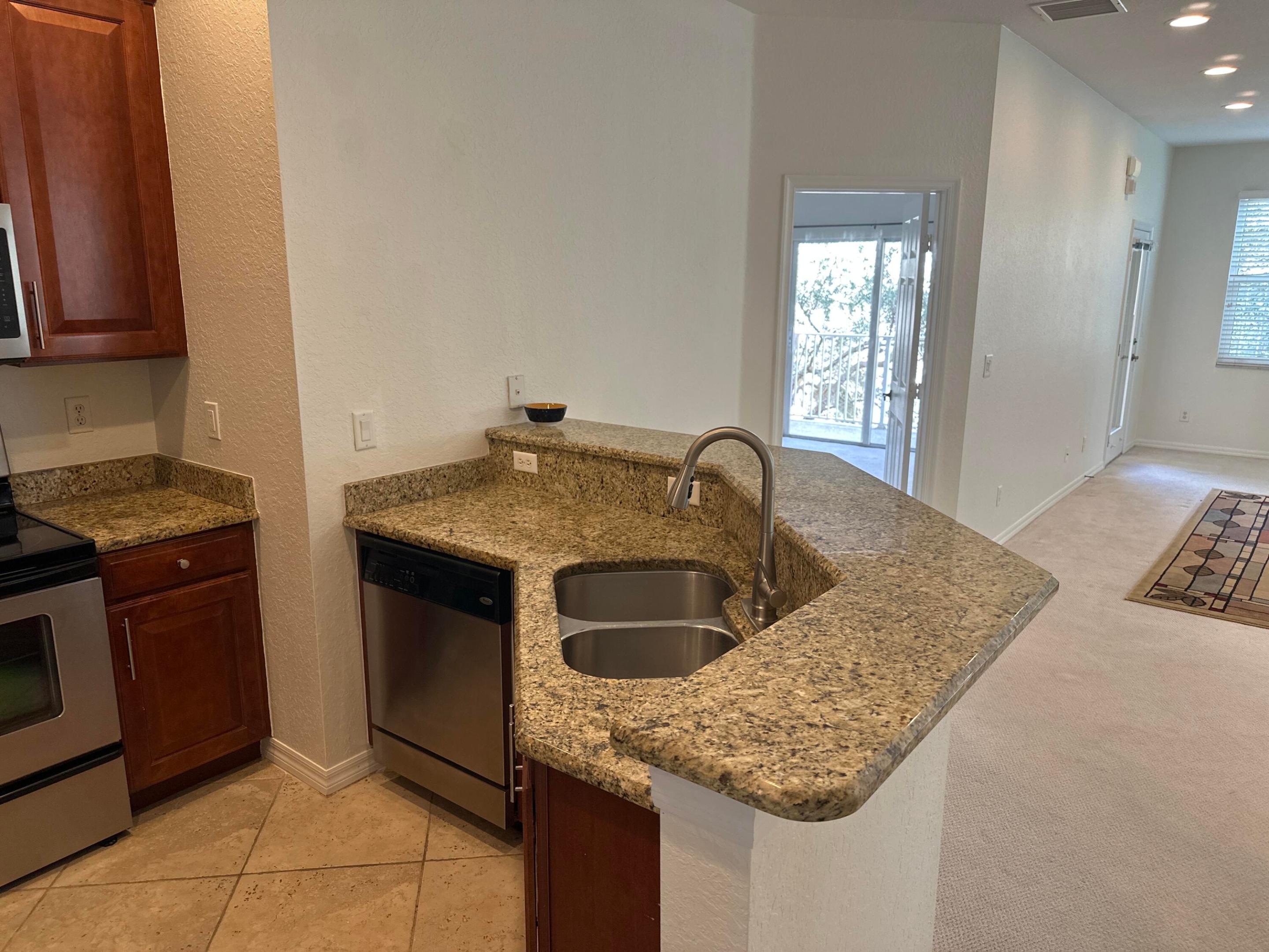 3031 SE Lexington Lakes Drive 204