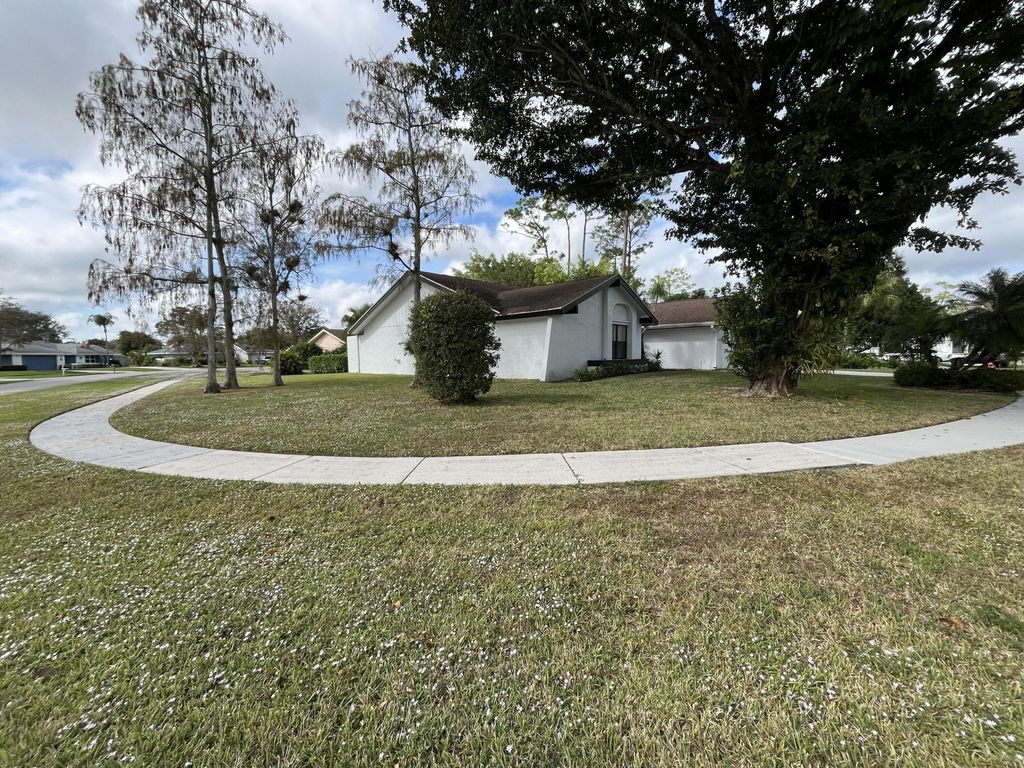 Photo of 12305 Sawgrass Court, Wellington, FL 33414 (MLS # B26006754)