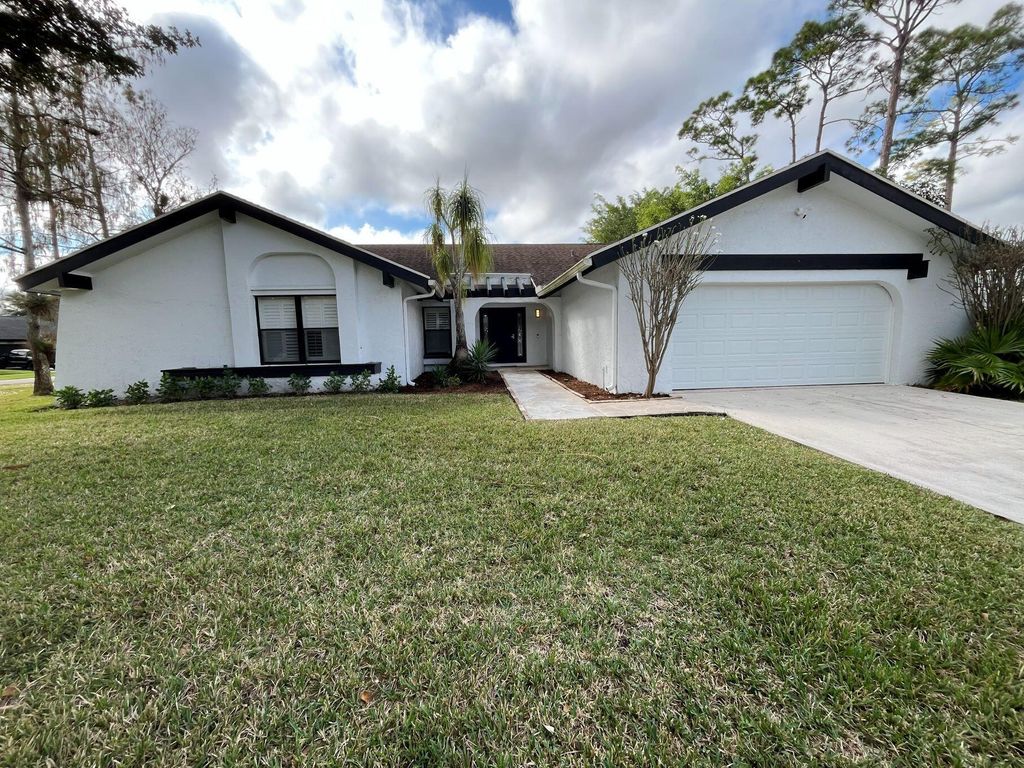 Photo of 12305 Sawgrass Court, Wellington, FL 33414 (MLS # B26006754)