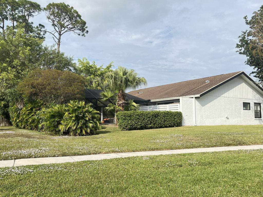 Photo of 12305 Sawgrass Court, Wellington, FL 33414 (MLS # B26006754)