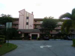 7146 Huntington Ln Unit 305  