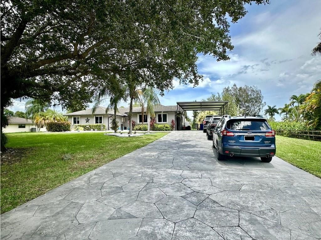 Photo of 4880 SW 186th Avenue, Southwest Ranches, FL 33332 (MLS # F10516409)