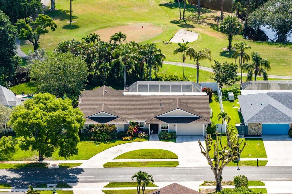 Photo of 3127 Lakeview Drive, Delray Beach, FL 33445 (MLS # R11098697)