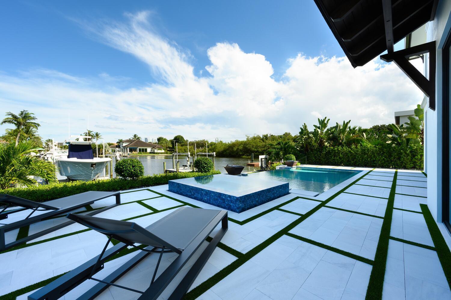 PIRATES COVE - Residential