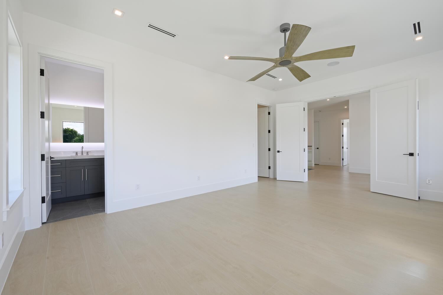 PIRATES COVE - Residential