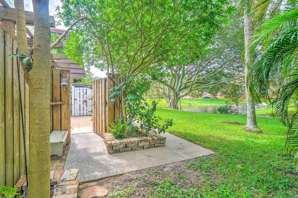 Photo of 1911 19th Lane, Palm Beach Gardens, FL 33418 (MLS # R10899254)