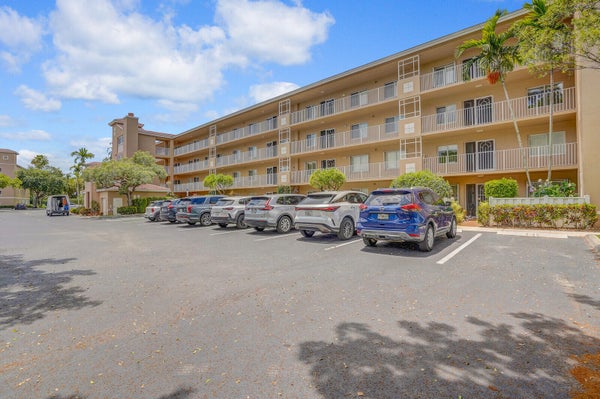 5874 CRYSTAL SHORES DR APT 308, BOYNTON BEACH, FL 33437 - Image 4e31a46ea3948eee5f1e3064bdf31412/968893653