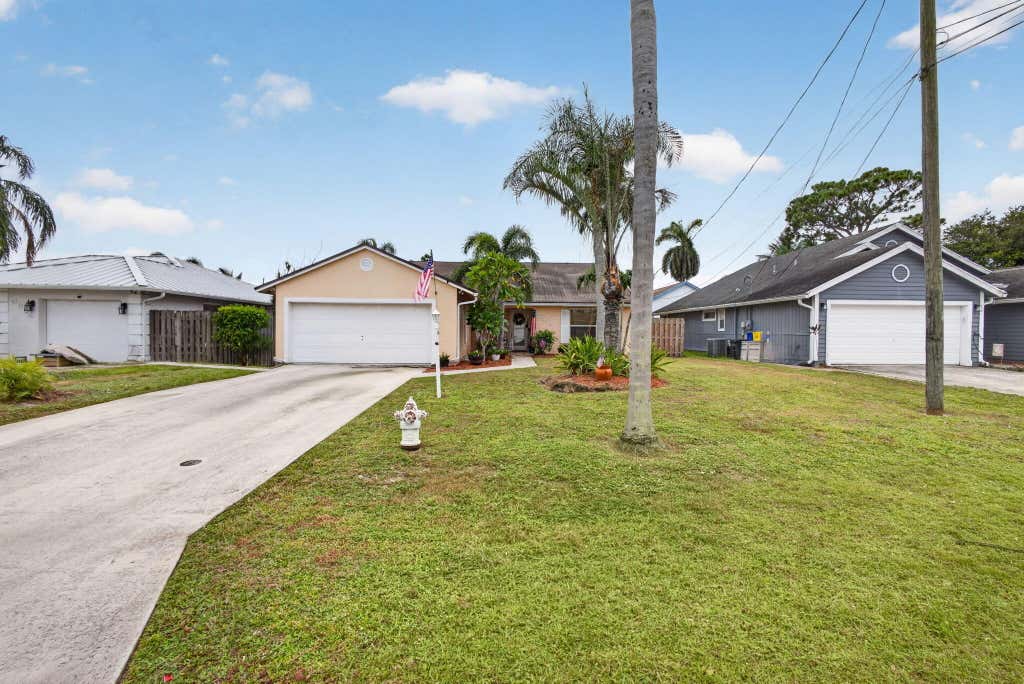 Photo of 6312 MULLIN Street, Jupiter, FL 33458 (MLS # B26059275)
