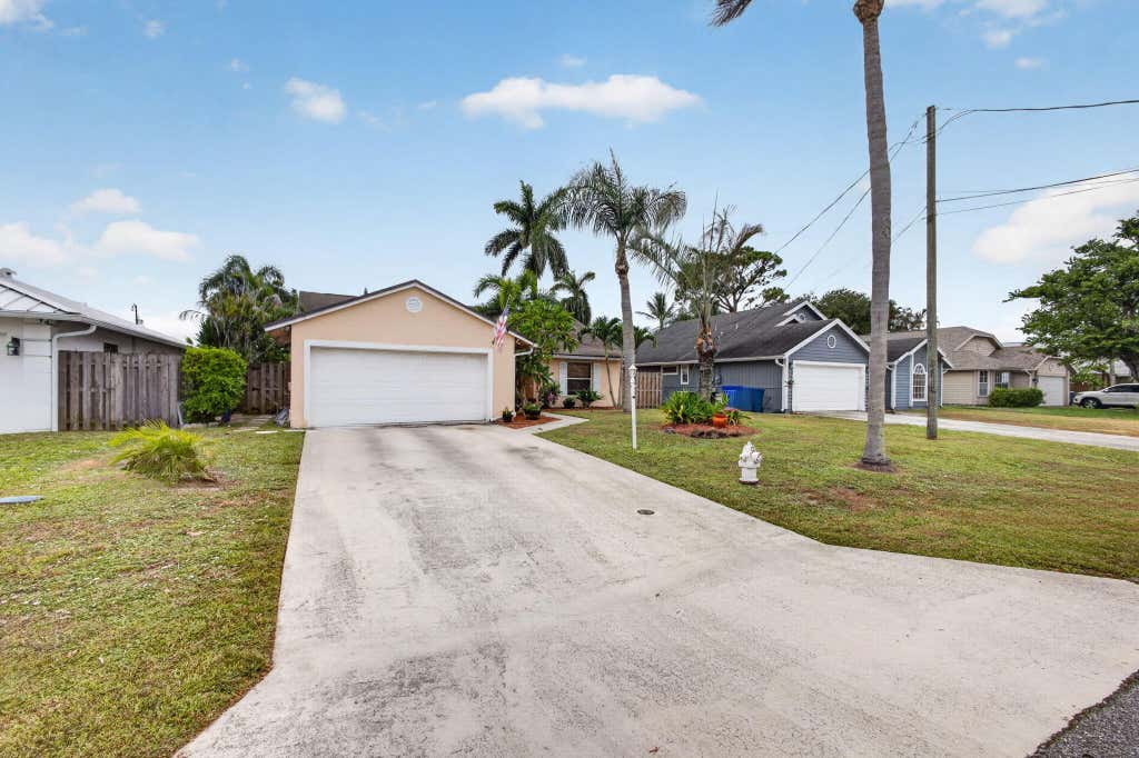Photo of 6312 MULLIN Street, Jupiter, FL 33458 (MLS # B26059275)