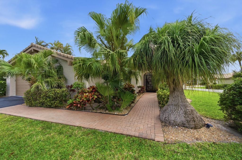 Photo of 5743 Lakeview Mews Drive, Boynton Beach, FL 33437 (MLS # B26019005)