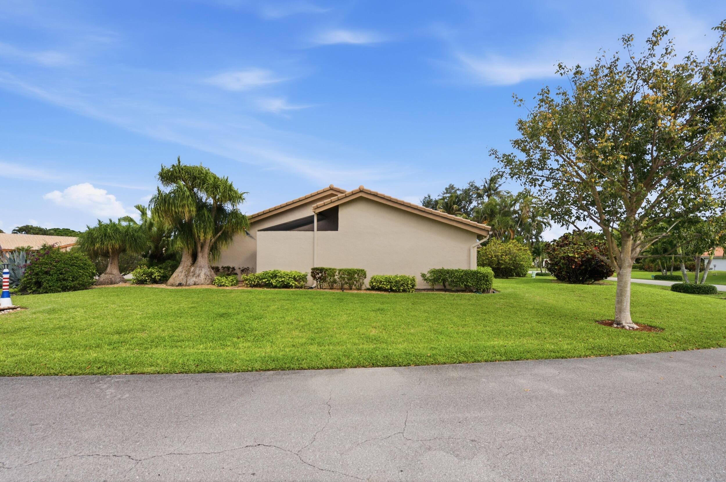 5743 Lakeview Mews Drive