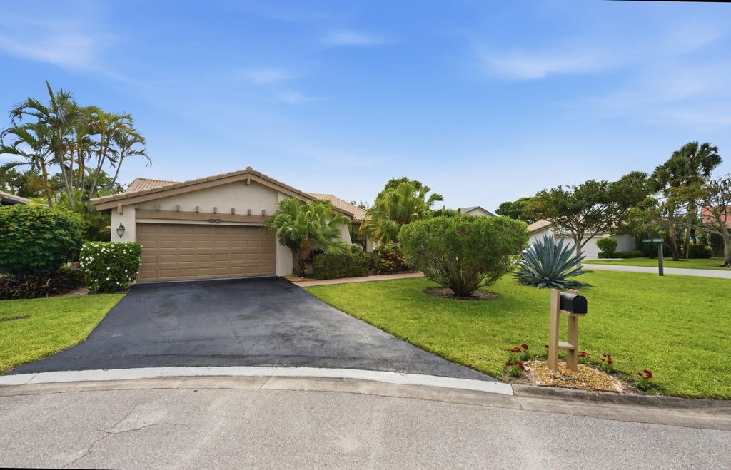 Photo of 5743 Lakeview Mews Drive, Boynton Beach, FL 33437 (MLS # B26019005)