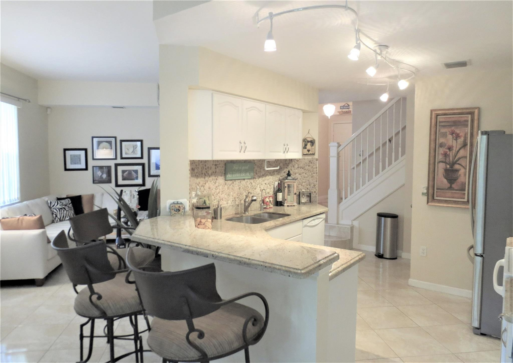 OCEAN WALK VILLAS CONDO - Residential