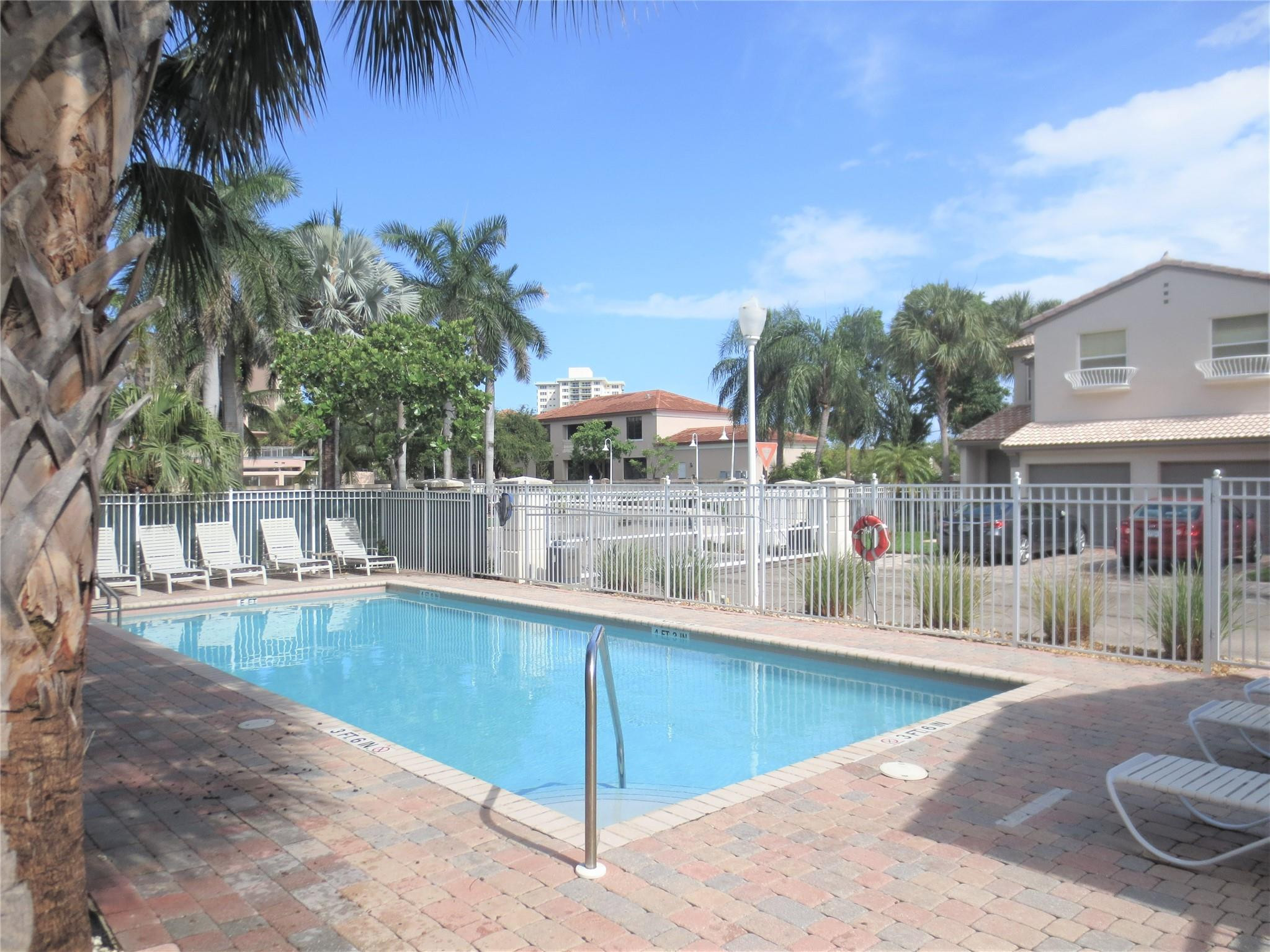 OCEAN WALK VILLAS CONDO - Residential