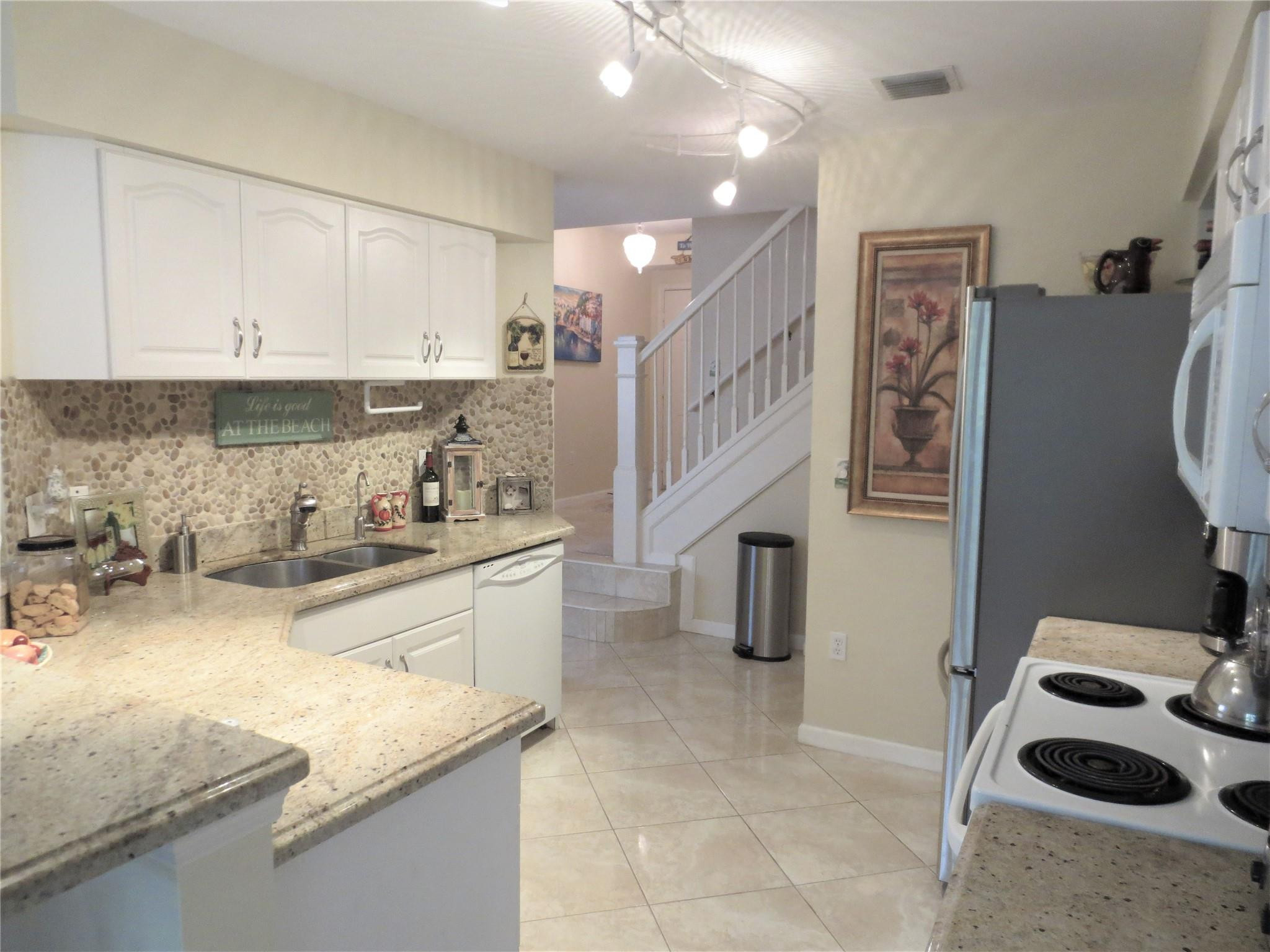 OCEAN WALK VILLAS CONDO - Residential