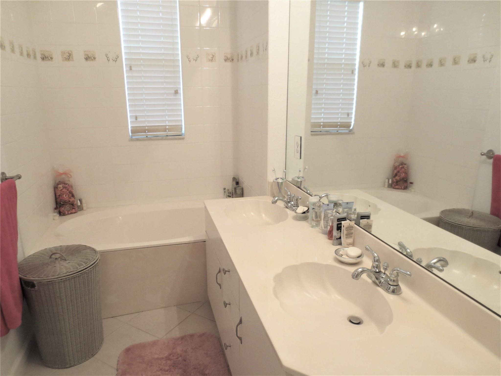OCEAN WALK VILLAS CONDO - Residential