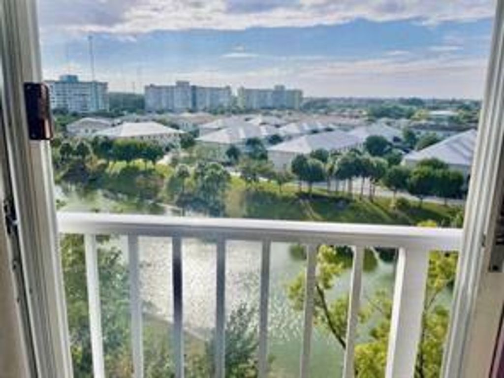 Photo of 3850 Washington St #810, Hollywood, FL 33021 (MLS # F10532550)