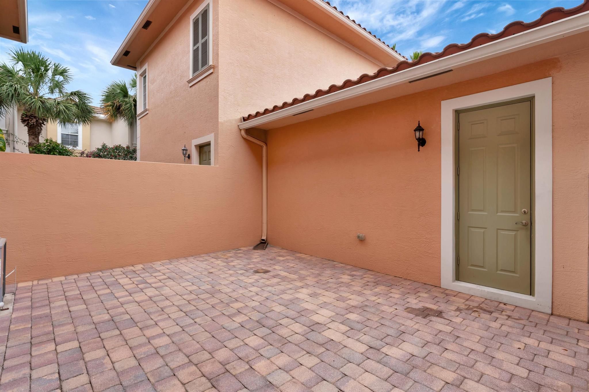 CANTERBURY PLACE - Residential