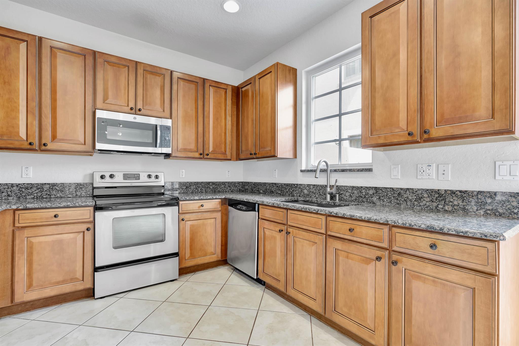 CANTERBURY PLACE - Residential