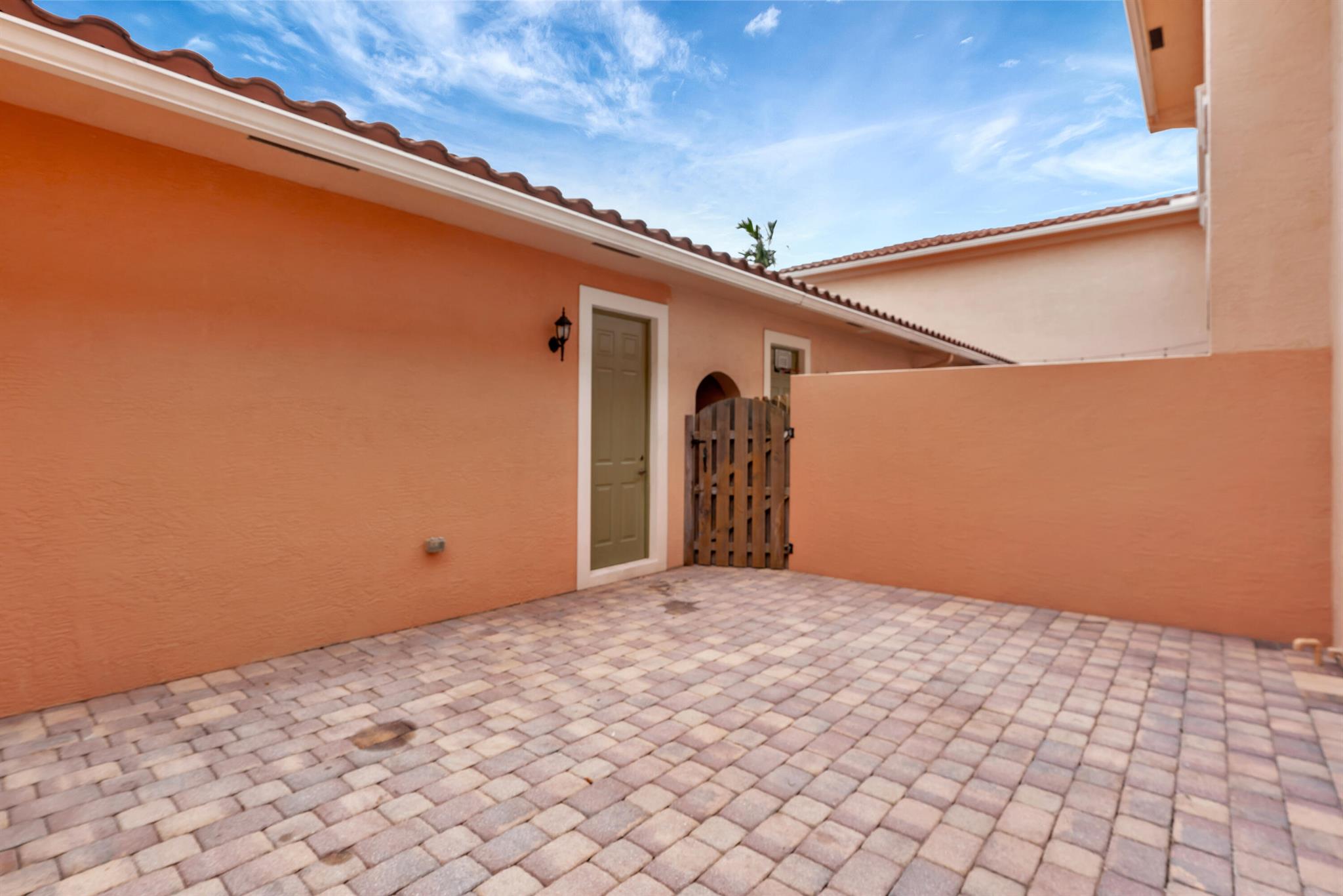 CANTERBURY PLACE - Residential