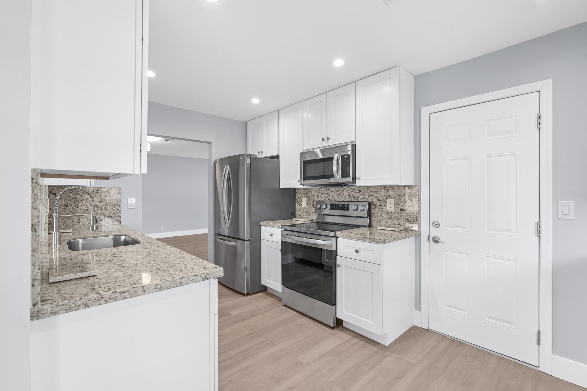 Lauderdale West 3 Sec 83- - Residential Lease