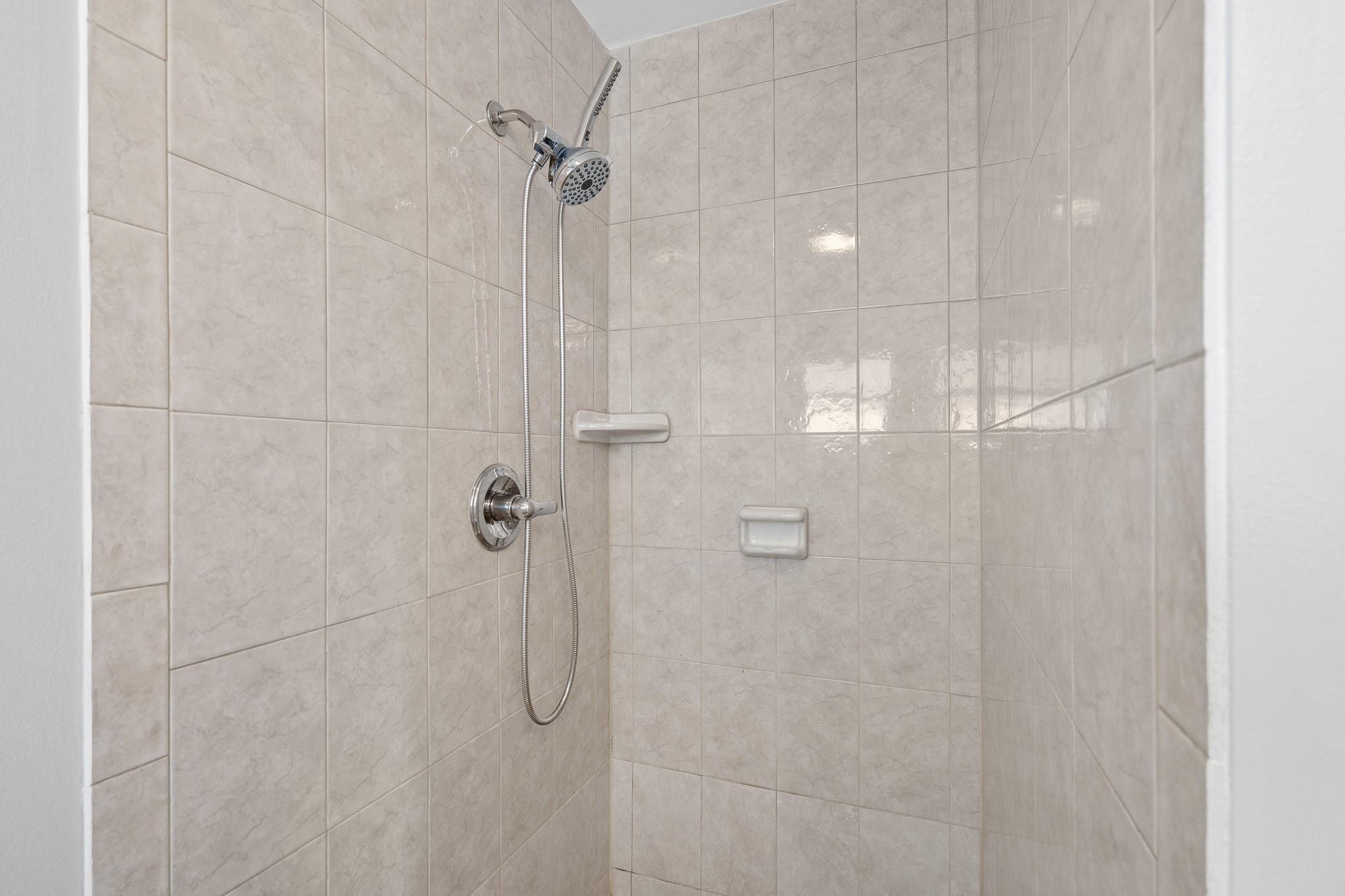 Lauderdale West 3 Sec 83- - Residential Lease