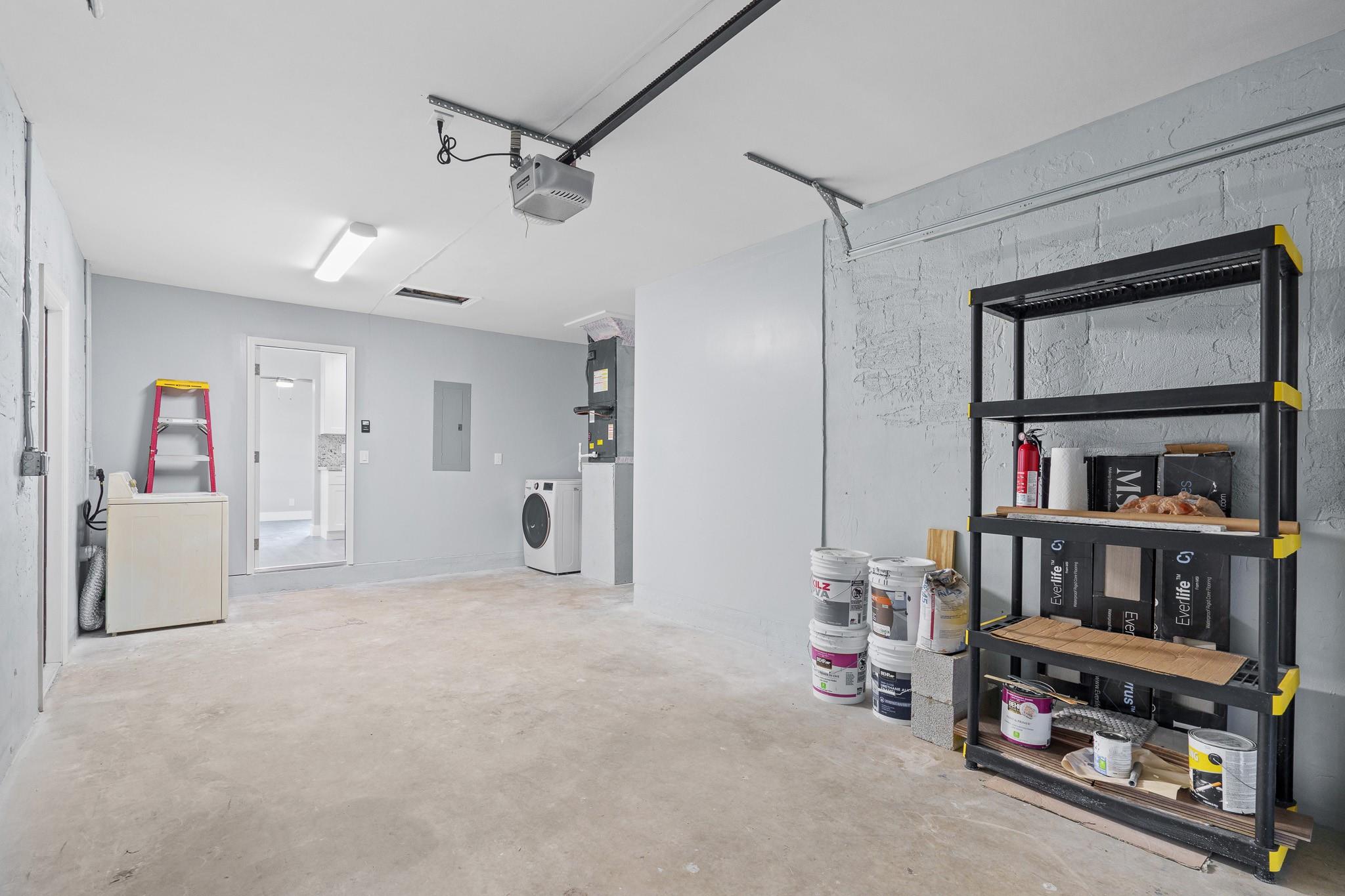 Lauderdale West 3 Sec 83- - Residential Lease