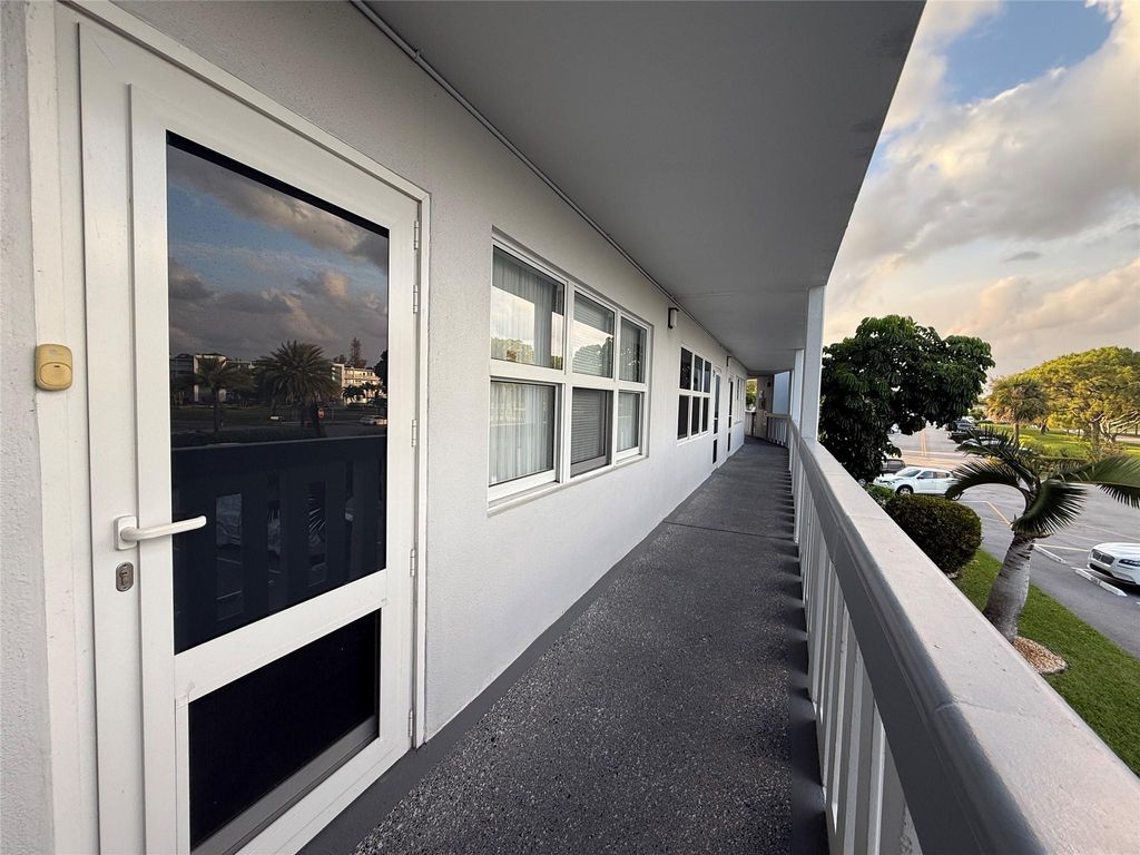Photo of 2009 Islewood D #2009, Deerfield Beach, FL 33442 (MLS # F10525076)