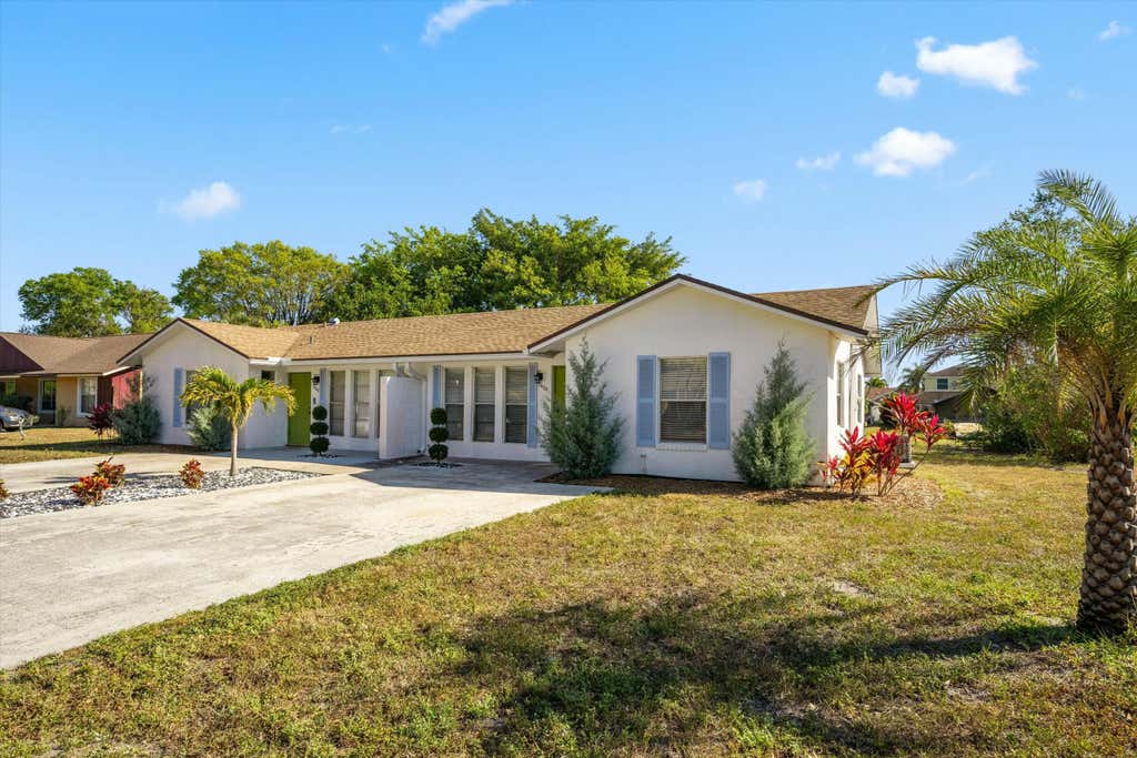 Photo of 1494 Easthampton Circle, Wellington, FL 33414 (MLS # B26061993)